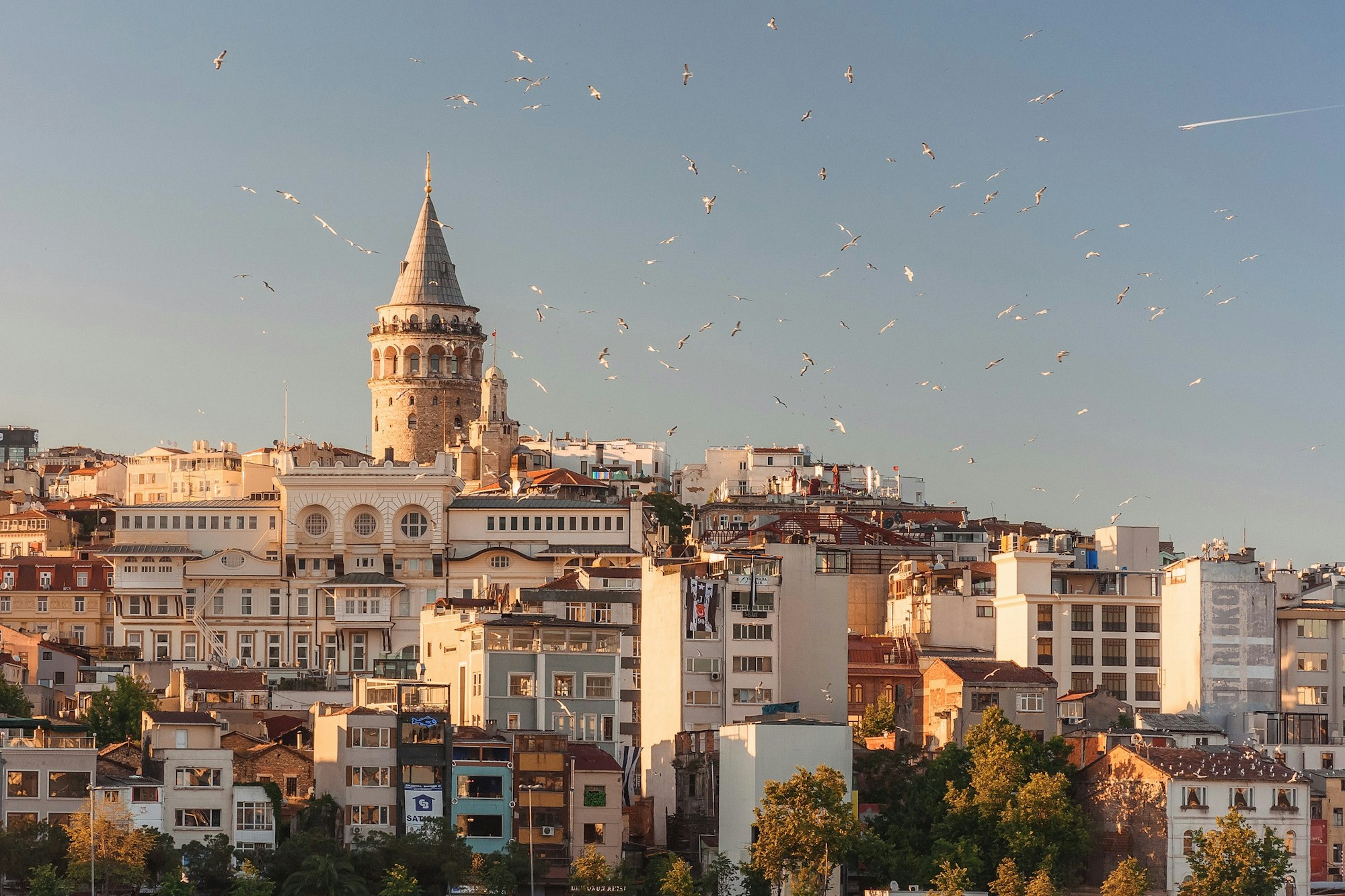 İstanbul Galata Kulesi ve şehrin silüeti
